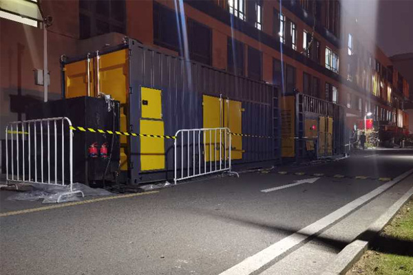 长丰柴油发电机组的输出电压是如何调节的？